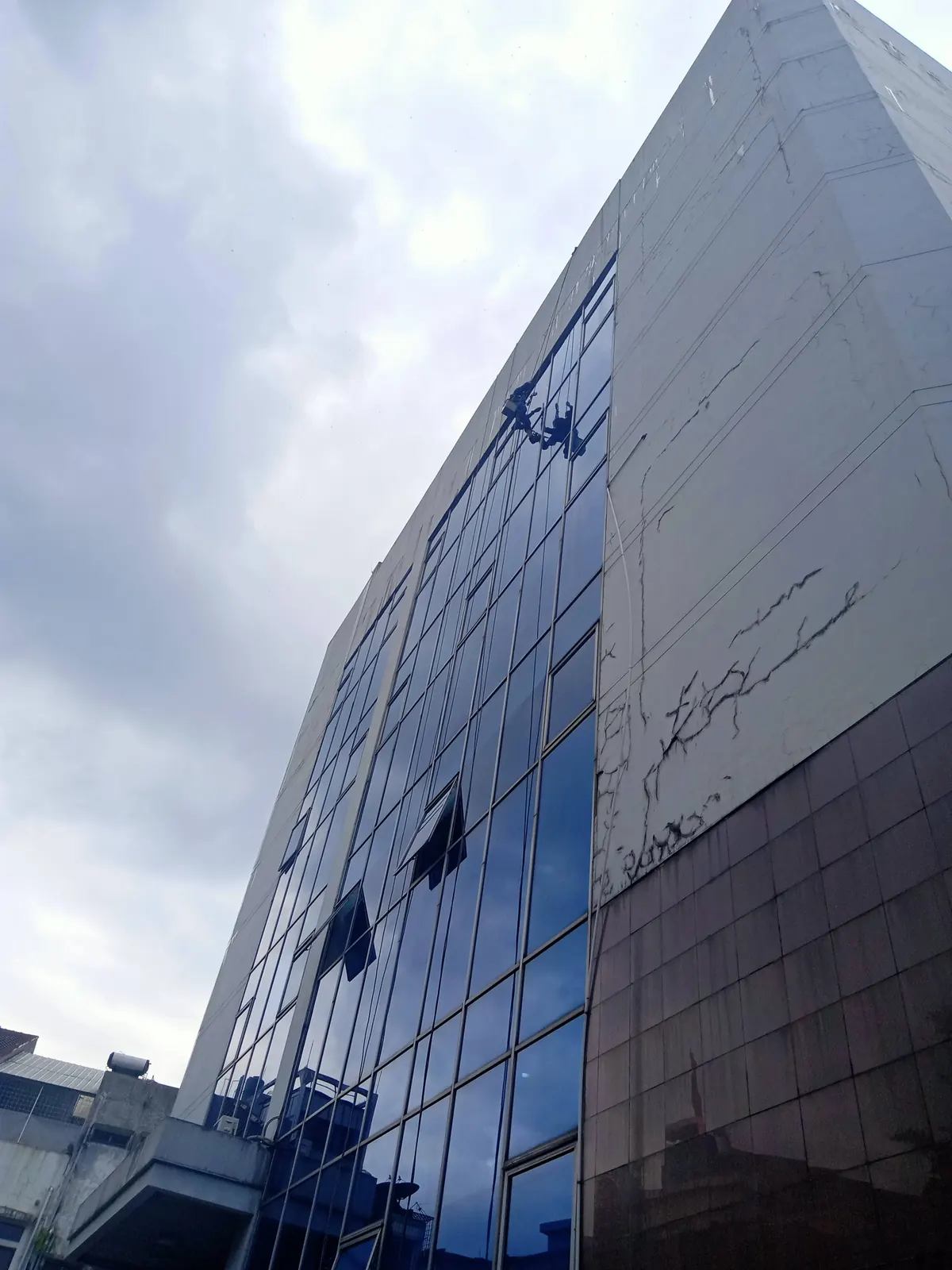 Fasad gedung Permata Bank